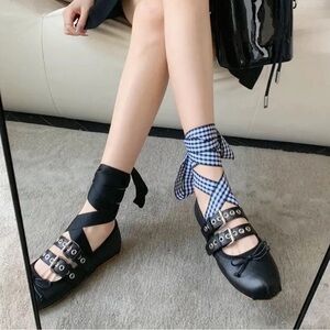 Tie ankle ribbon black flats
